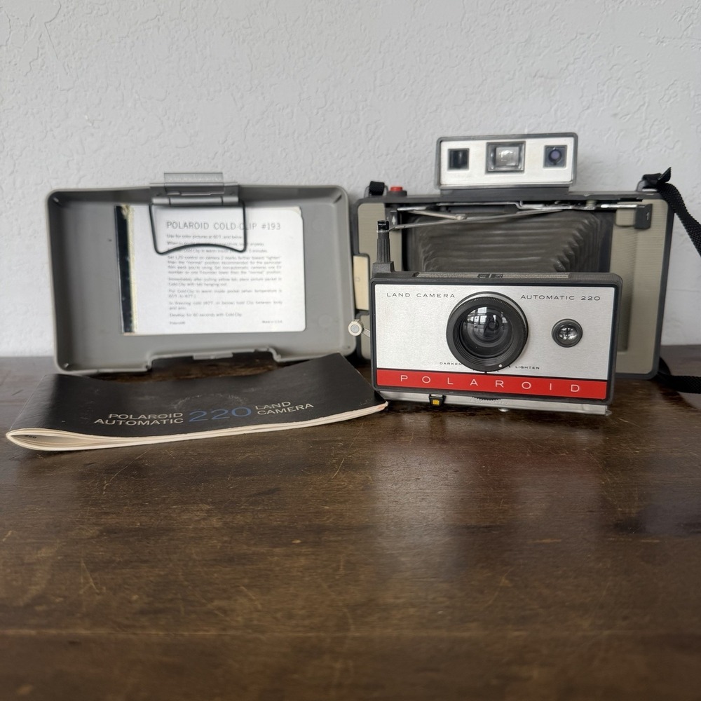 Vintage Polaroid Automatic 220 Land‎ Camera with Case Manual Cold Clip Untested